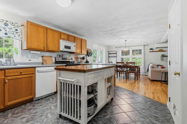 8 Kenwood Drive, Newton, NH 03858