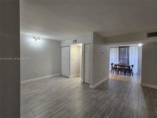 8075 SW 107th Ave 114, Miami, FL 33173