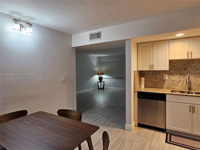 8075 SW 107th Ave 114, Miami, FL 33173