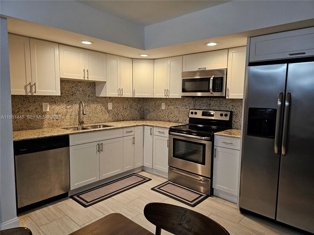 8075 SW 107th Ave 114, Miami, FL 33173