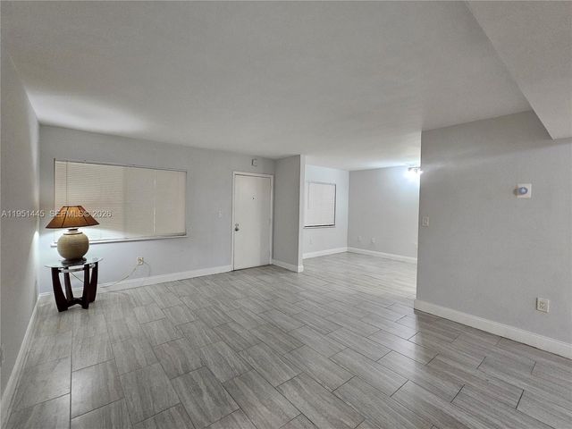 8075 SW 107th Ave 114, Miami, FL 33173