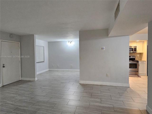 8075 SW 107th Ave 114, Miami, FL 33173