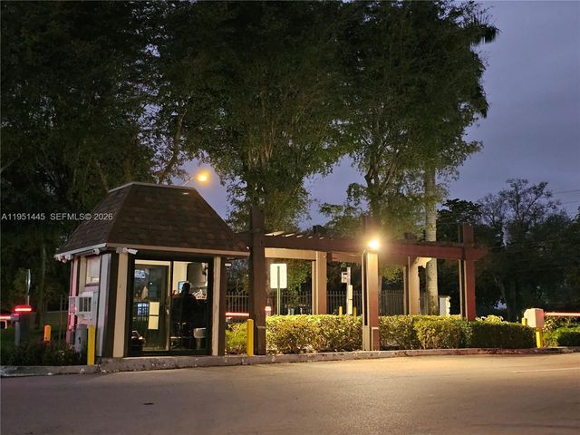 8075 SW 107th Ave 114, Miami, FL 33173