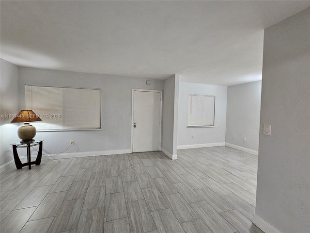 8075 SW 107th Ave 114, Miami, FL 33173