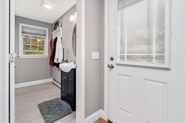 61 Blake Road, Epping, NH 03042