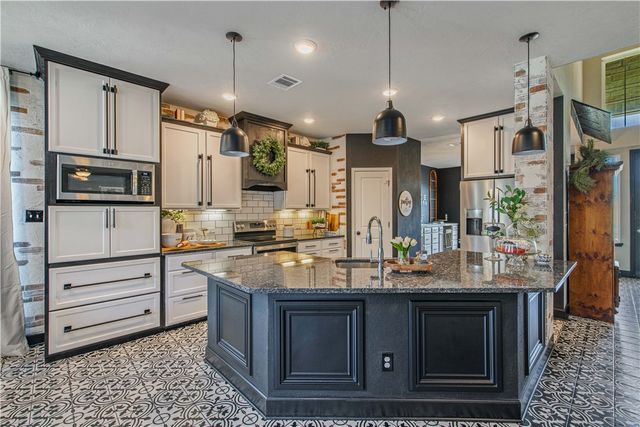 10600 Scarlet Peak Court, Bryan, TX 77845