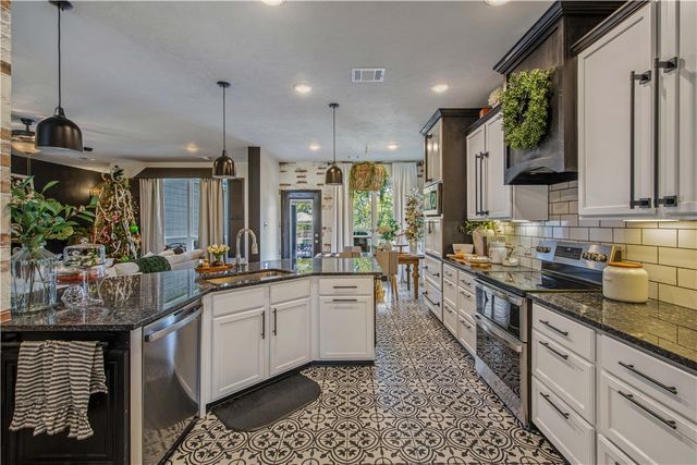 10600 Scarlet Peak Court, Bryan, TX 77845