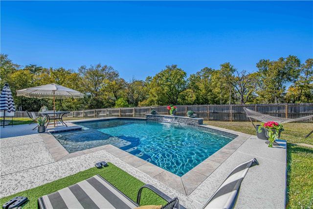 10600 Scarlet Peak Court, Bryan, TX 77845