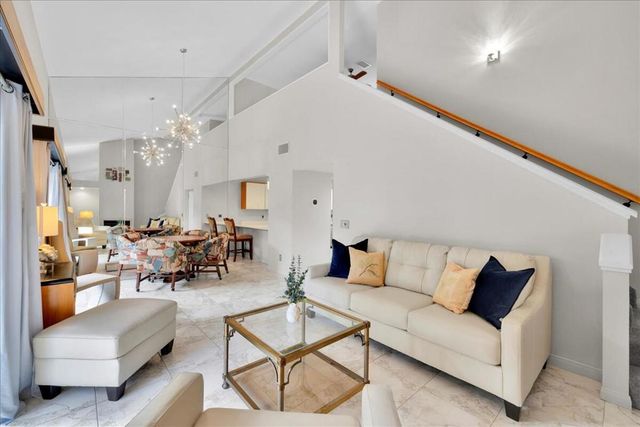 204 Lakecrest Lane, Palm Desert, CA 92260