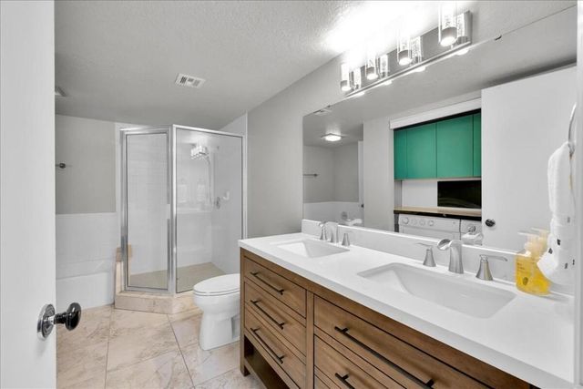 204 Lakecrest Lane, Palm Desert, CA 92260