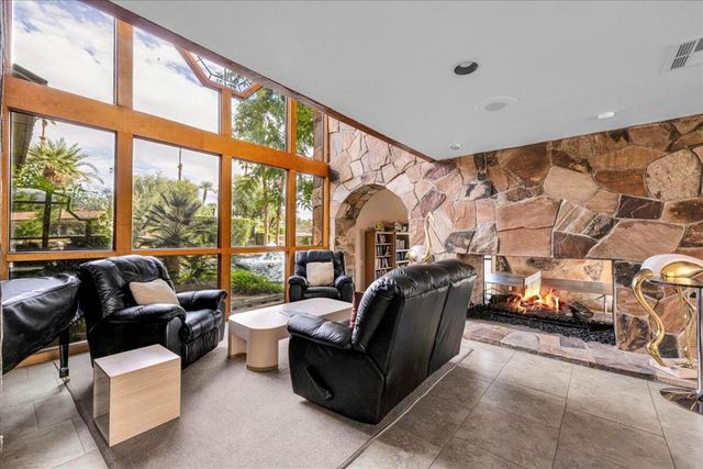 204 Lakecrest Lane, Palm Desert, CA 92260