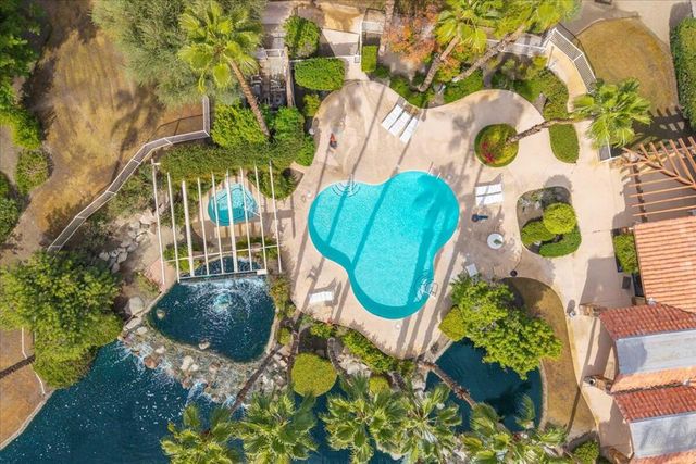 204 Lakecrest Lane, Palm Desert, CA 92260