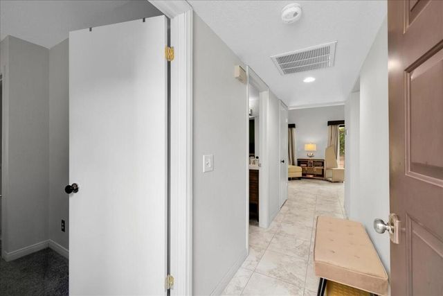 204 Lakecrest Lane, Palm Desert, CA 92260