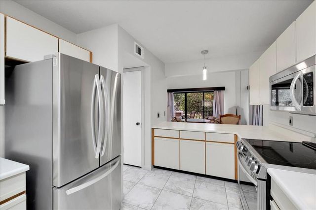 204 Lakecrest Lane, Palm Desert, CA 92260