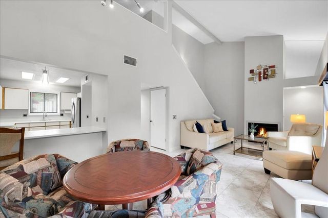 204 Lakecrest Lane, Palm Desert, CA 92260