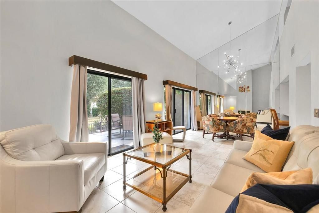 204 Lakecrest Lane, Palm Desert, CA 92260