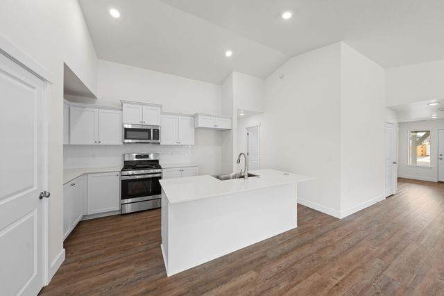 4124 SW Pumice Avenue 75, Redmond, OR 97756