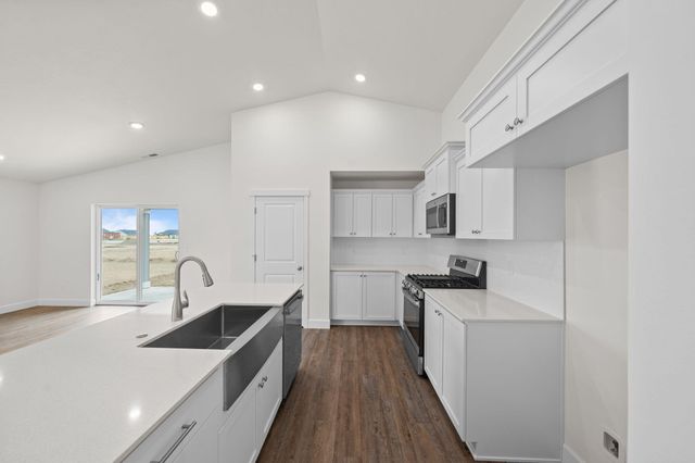 4124 SW Pumice Avenue 75, Redmond, OR 97756