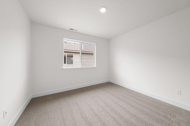 4124 SW Pumice Avenue 75, Redmond, OR 97756