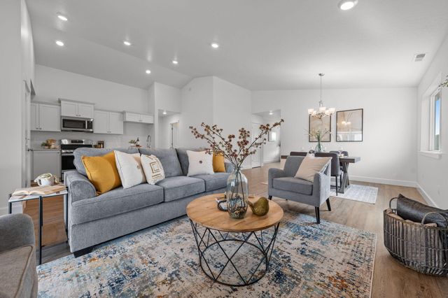 4124 SW Pumice Avenue 75, Redmond, OR 97756