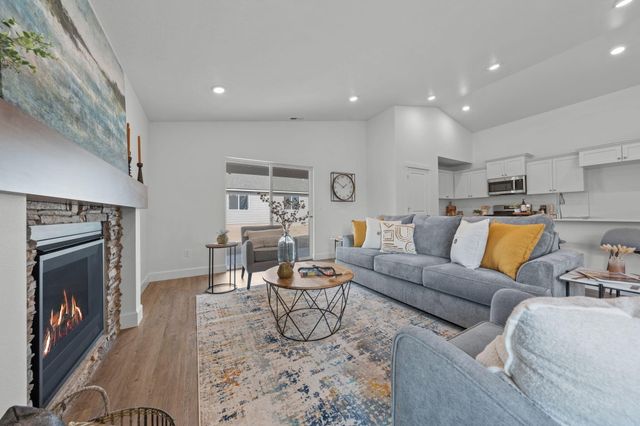 4124 SW Pumice Avenue 75, Redmond, OR 97756