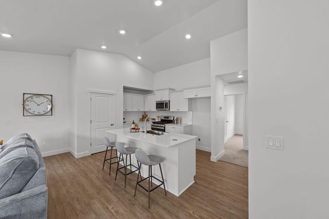 4124 SW Pumice Avenue 75, Redmond, OR 97756