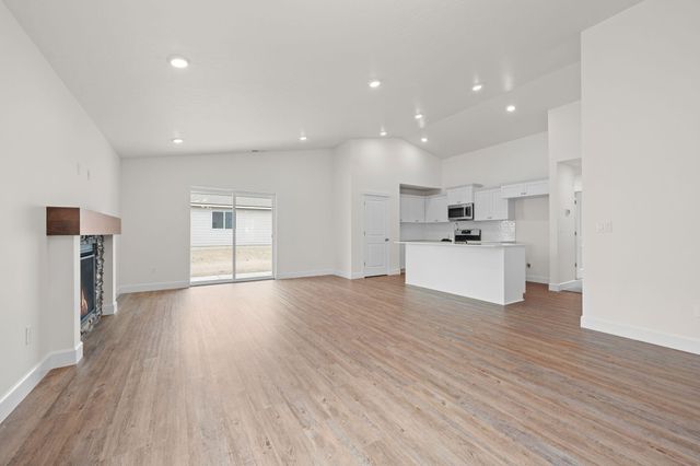 4124 SW Pumice Avenue 75, Redmond, OR 97756