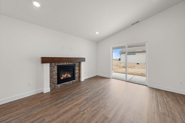 4124 SW Pumice Avenue 75, Redmond, OR 97756