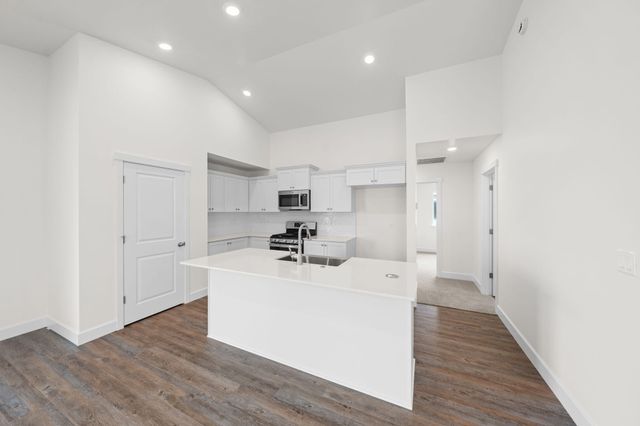 4124 SW Pumice Avenue 75, Redmond, OR 97756