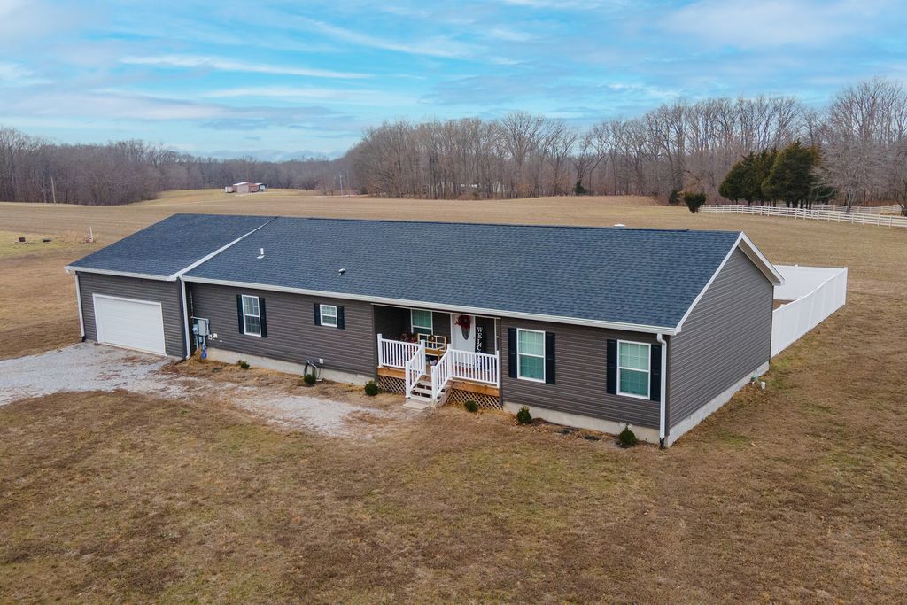 13310 E Idlewood Road, Mt Vernon, IL 62864