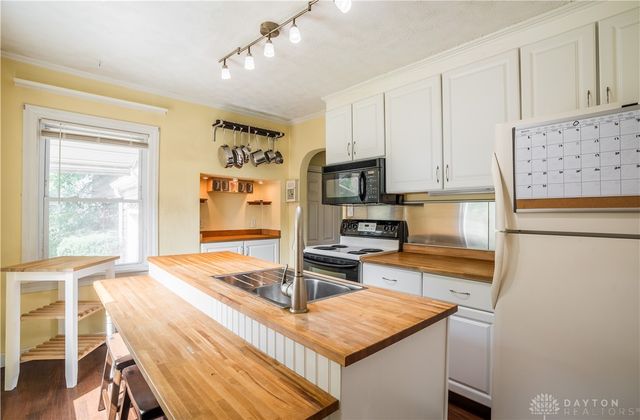17 Burgess Avenue, Dayton, OH 45415