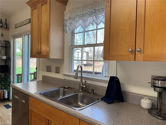 8706 M G Trail, Stokesdale, NC 27357