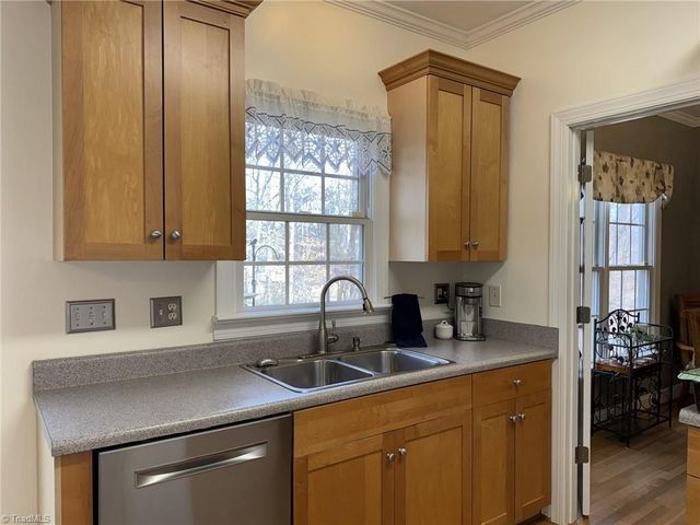 8706 M G Trail, Stokesdale, NC 27357
