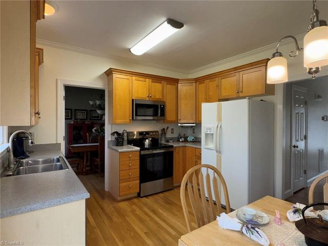 8706 M G Trail, Stokesdale, NC 27357