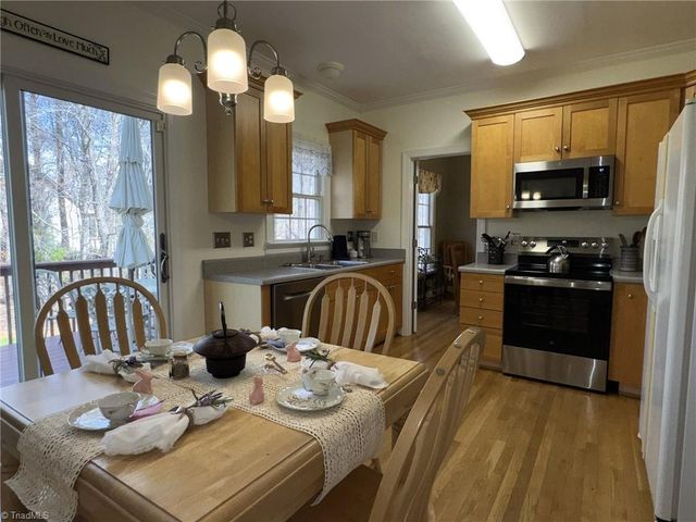 8706 M G Trail, Stokesdale, NC 27357