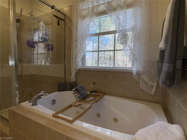 8706 M G Trail, Stokesdale, NC 27357