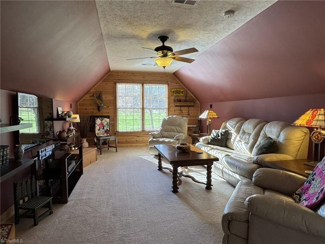 8706 M G Trail, Stokesdale, NC 27357