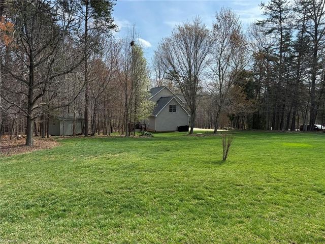 8706 M G Trail, Stokesdale, NC 27357