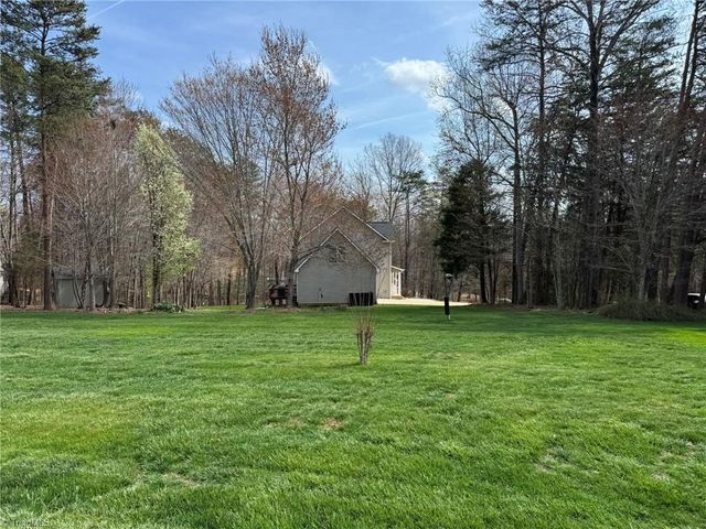 8706 M G Trail, Stokesdale, NC 27357