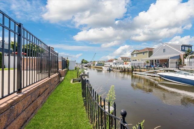 101 Jetmore Place, Massapequa, NY 11758