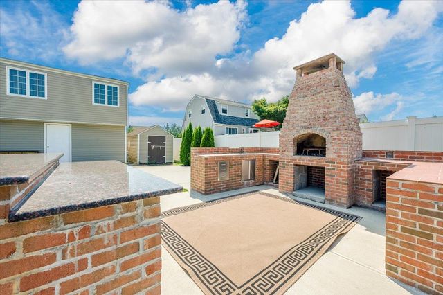101 Jetmore Place, Massapequa, NY 11758