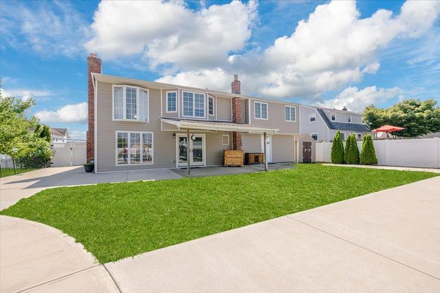 101 Jetmore Place, Massapequa, NY 11758