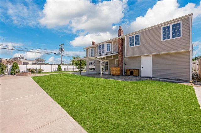 101 Jetmore Place, Massapequa, NY 11758