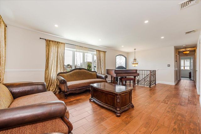 101 Jetmore Place, Massapequa, NY 11758