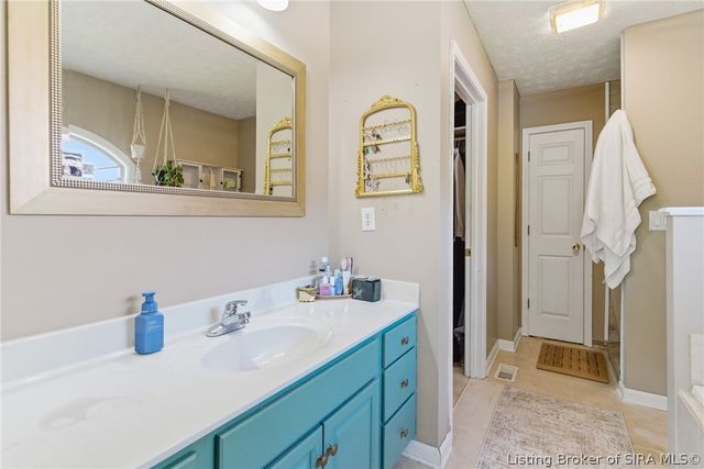 1117 Lakeview Drive, Borden, IN 47106
