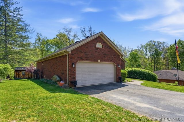 1117 Lakeview Drive, Borden, IN 47106