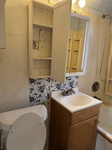 7733 Barrie Street, Dearborn, MI 48126