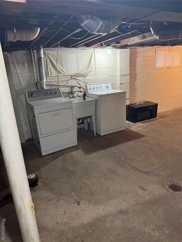 7733 Barrie Street, Dearborn, MI 48126