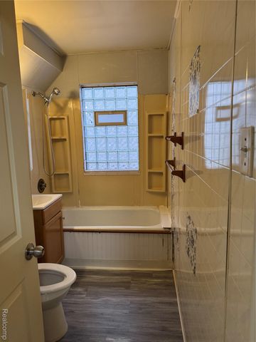 7733 Barrie Street, Dearborn, MI 48126