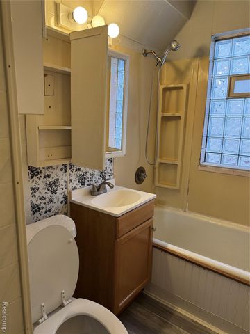 7733 Barrie Street, Dearborn, MI 48126